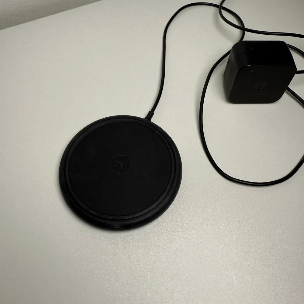 Mophie Charge Stream Pad‎ Wireless Qi Charging Pad with Power Adapter Black